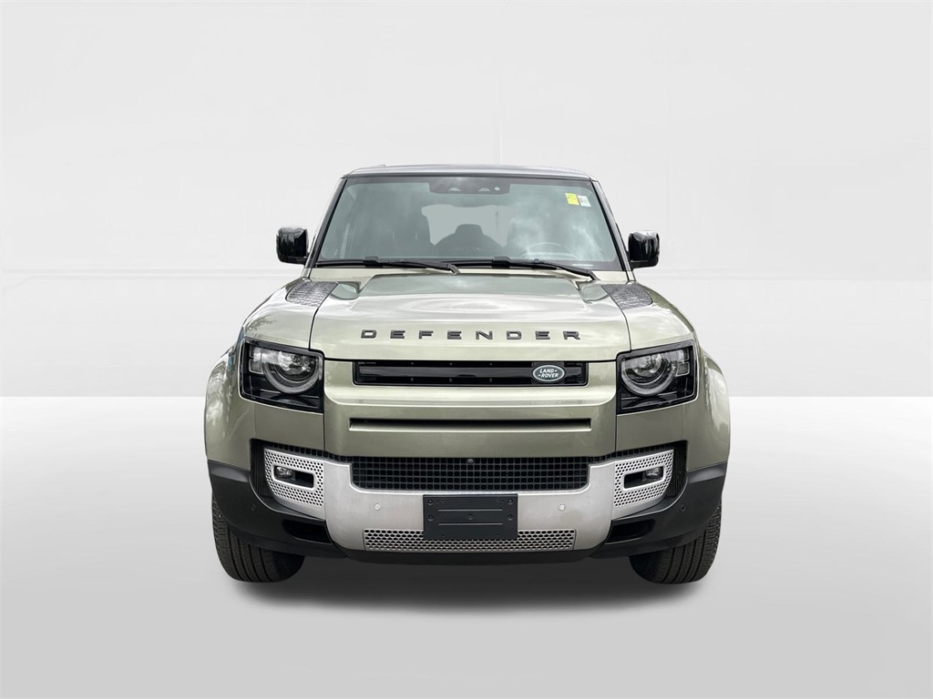 2023 Land Rover Defender 110 SE photo 4