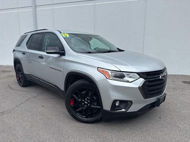 Used 2019 Chevrolet Traverse Premier with VIN 1GNEVKKW6KJ155287 for sale in Kansas City
