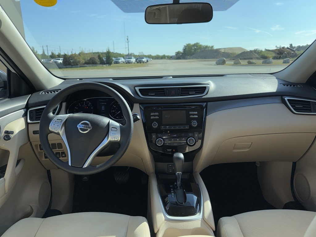 2016 Nissan Rogue SV photo 17