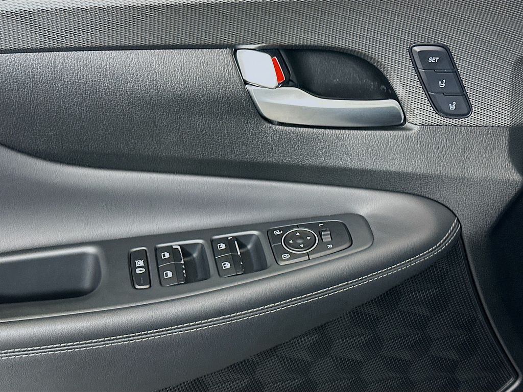 2019 Hyundai Santa Fe Ultimate photo 16