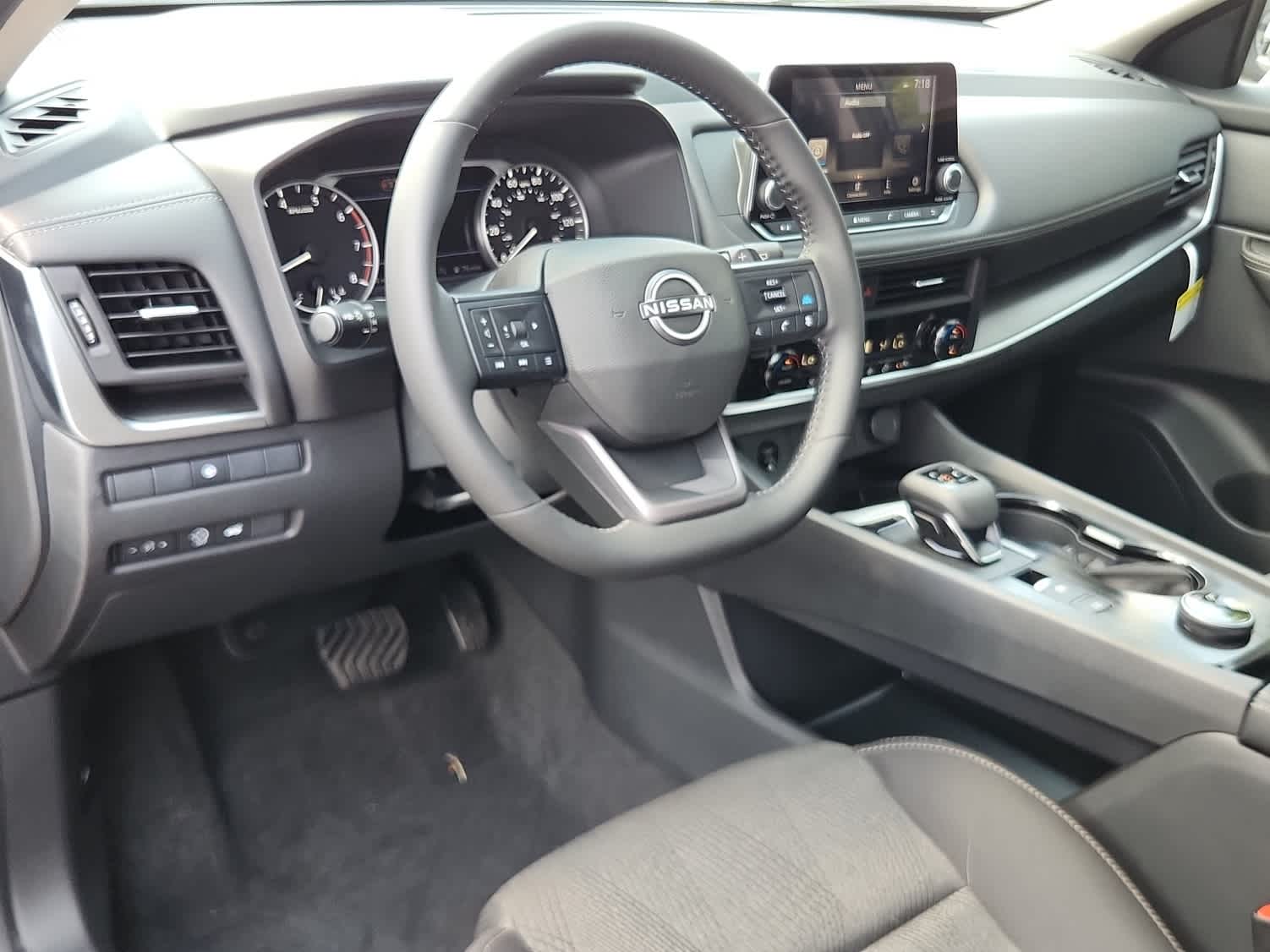 2026 Nissan Rogue SV photo 11