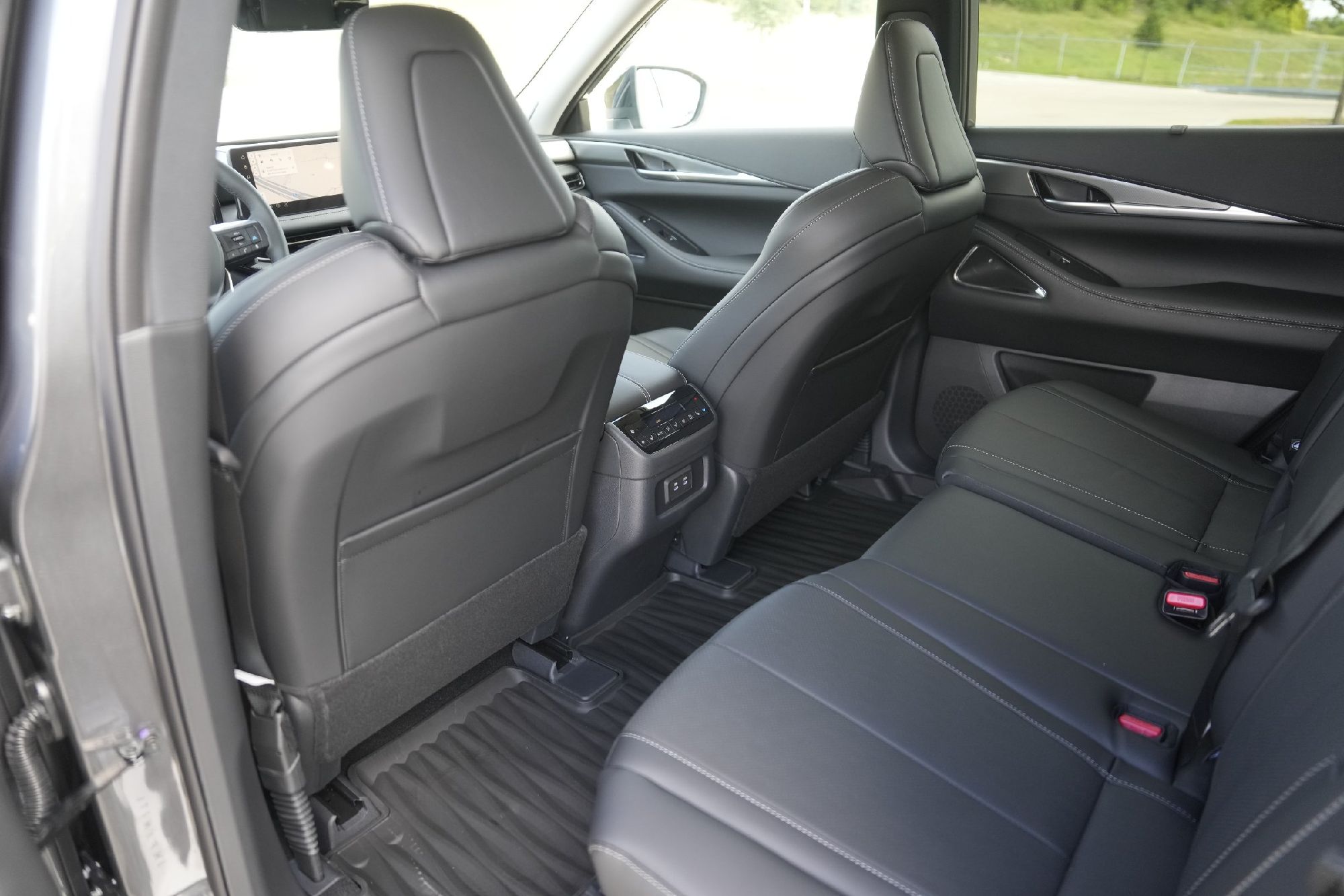 2026 Infiniti QX60 Luxe photo 18