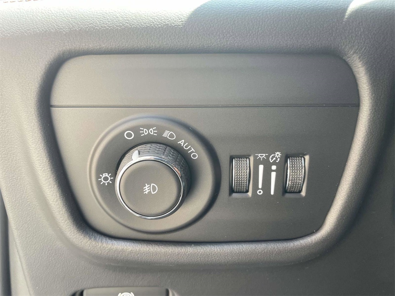 2025 Jeep Grand Cherokee Summit Reserve photo 4