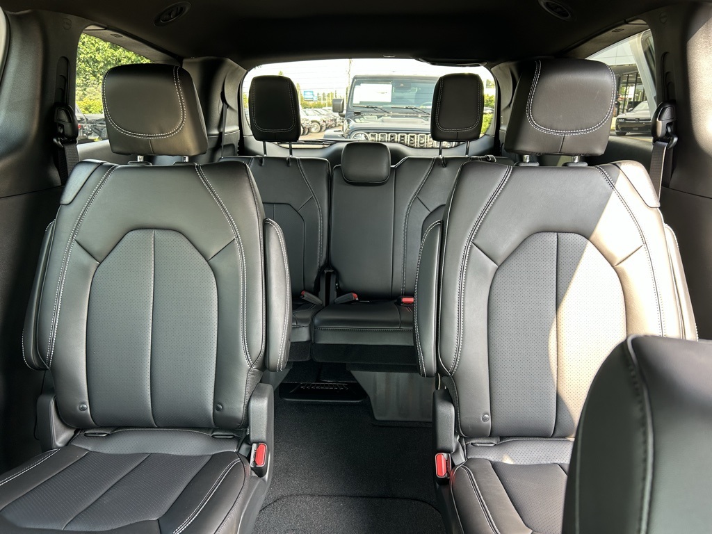 2026 Chrysler Pacifica photo 20