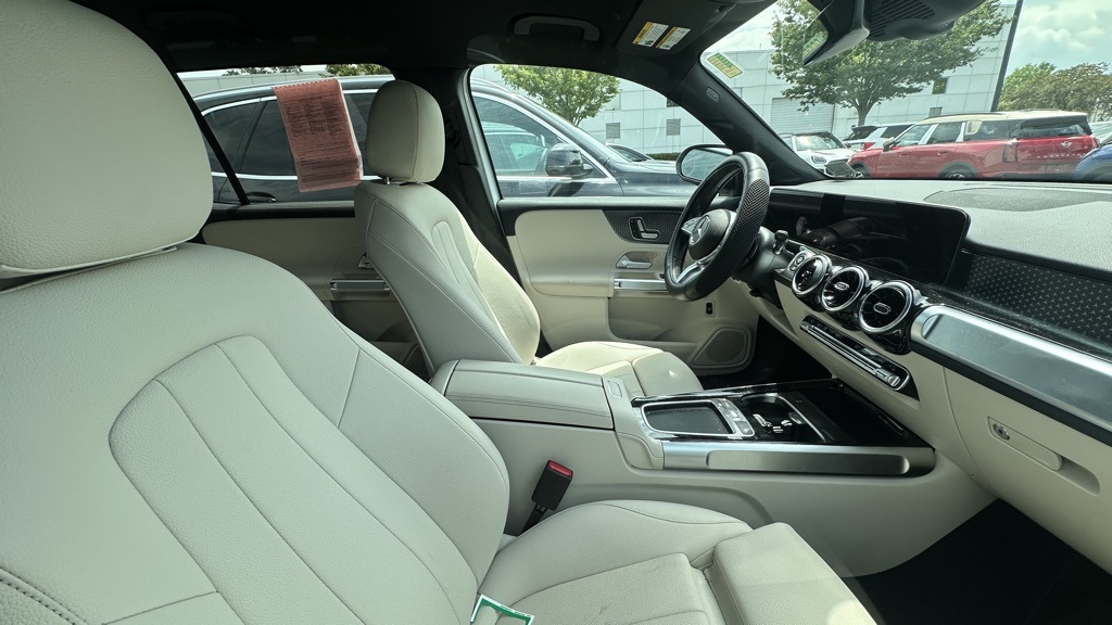 2025 Mercedes Benz GLB 250 4MATIC photo 2