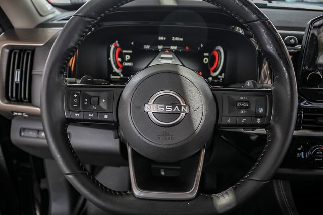 2023 Nissan Pathfinder Platinum photo 10