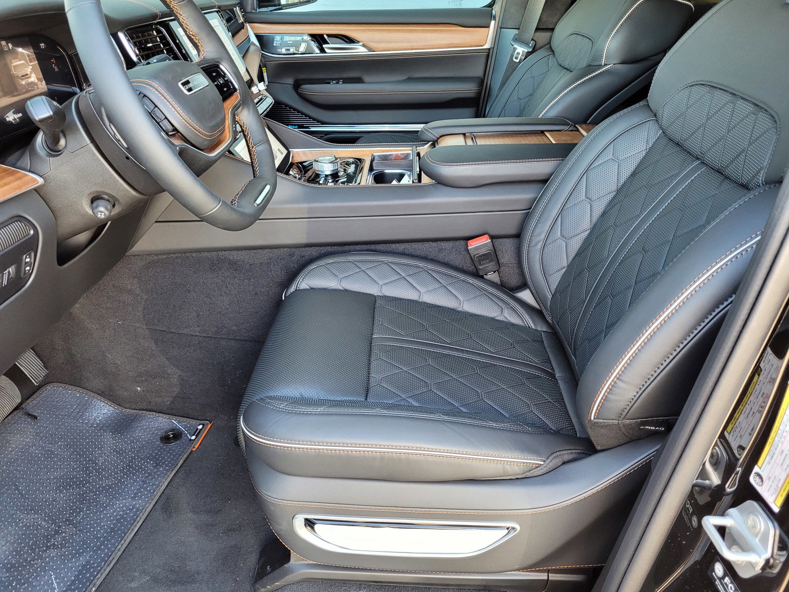 2024 Jeep Grand Wagoneer L III photo 6
