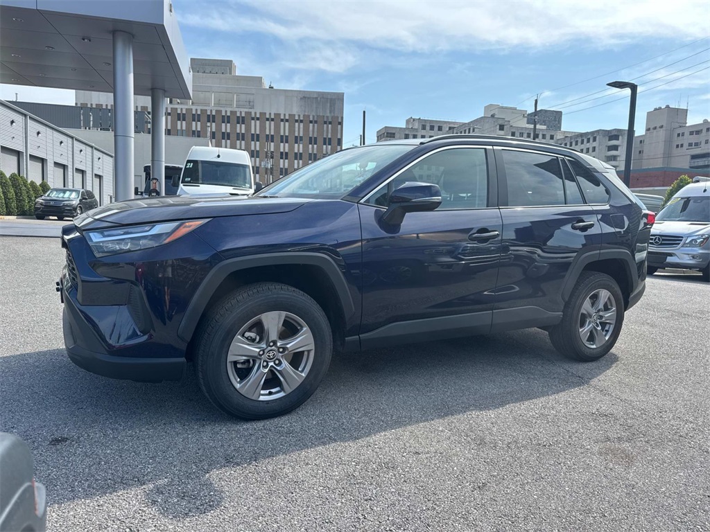 2024 Toyota RAV4 XLE photo 3