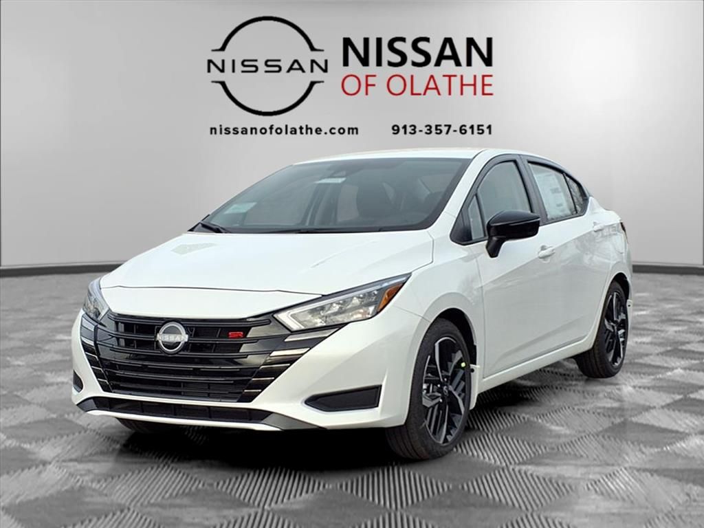 2025 Nissan Versa Sedan SR's photo