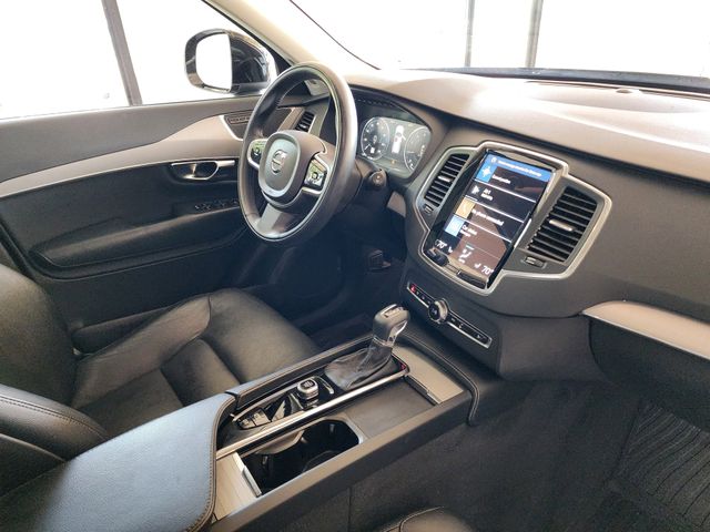 2022 Volvo XC90 T5 Momentum photo 22