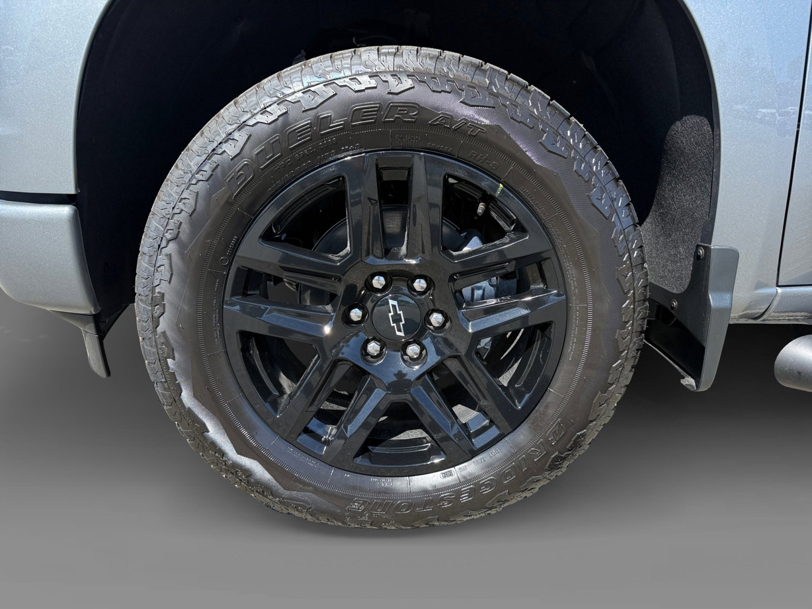 2025 Chevrolet Silverado 1500 RST photo 9