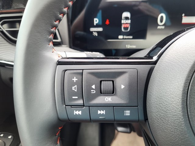 2025 Nissan Kicks SR photo 17