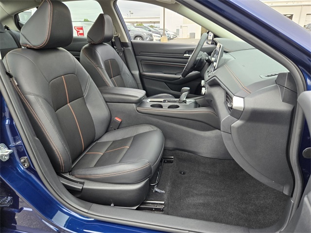 2022 Nissan Altima 2.5 SR photo 16