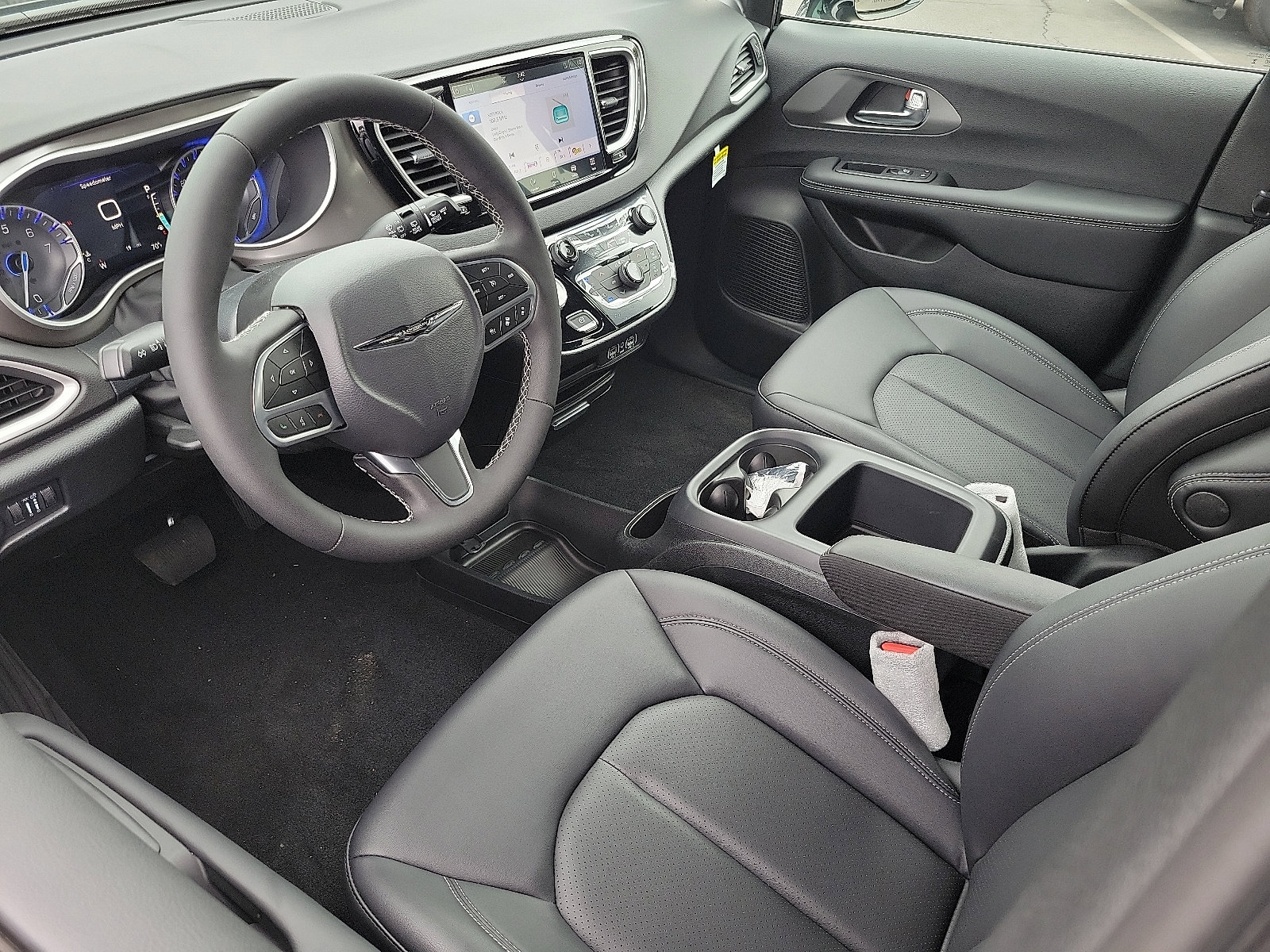 2025 Chrysler Voyager LX photo 3