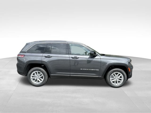 2025 Jeep Grand Cherokee Laredo X photo 3