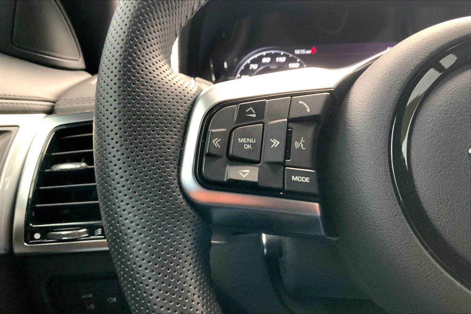 2023 Jaguar F-TYPE R photo 11