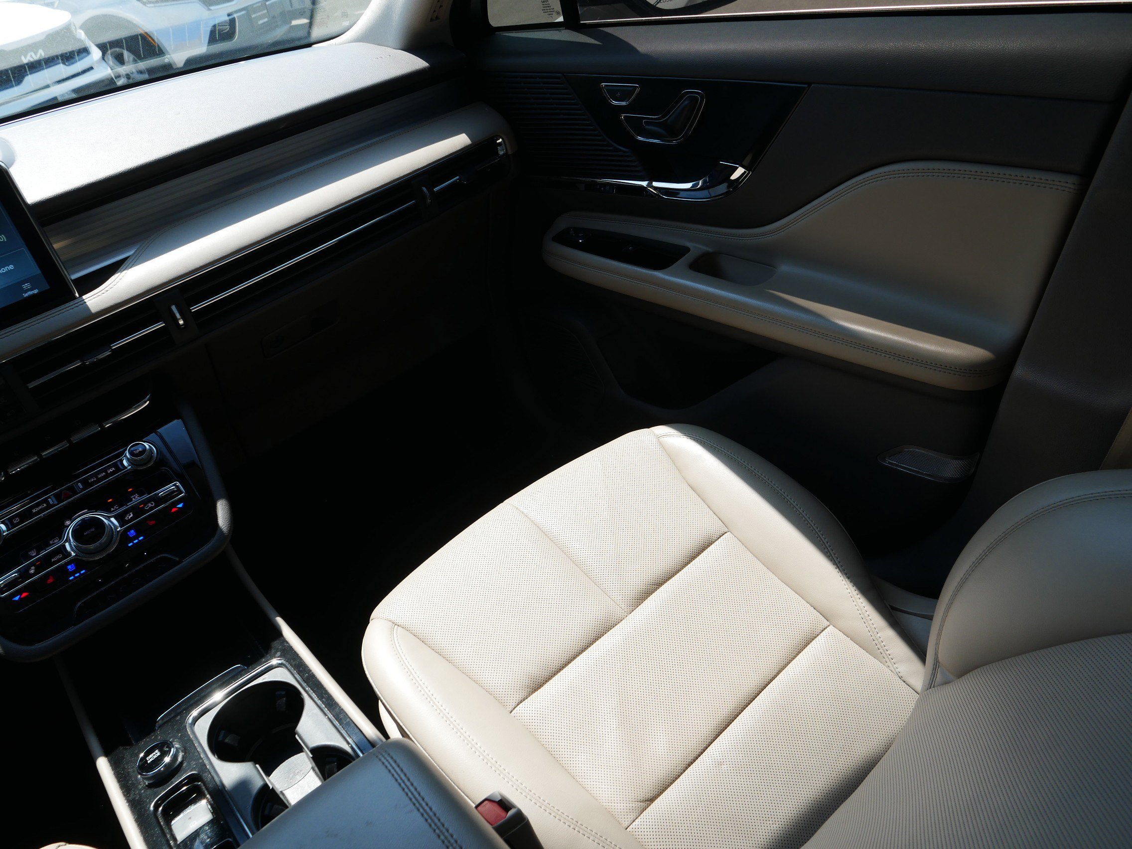 2022 Lincoln Corsair Standard photo 11