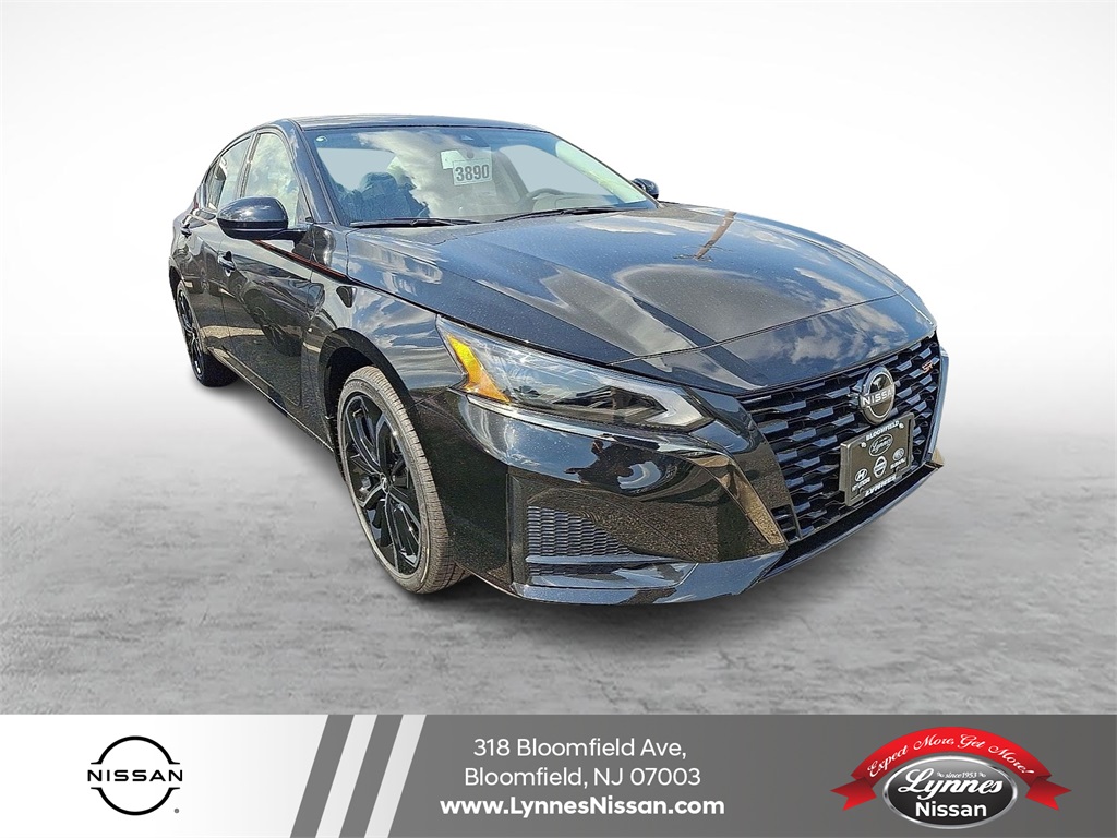 2025 Nissan Altima SR's photo