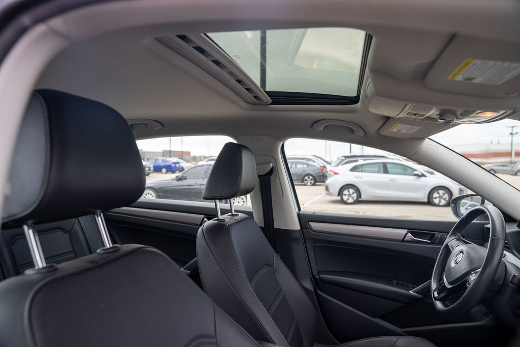 2021 Volkswagen Passat 2.0T SE photo 11