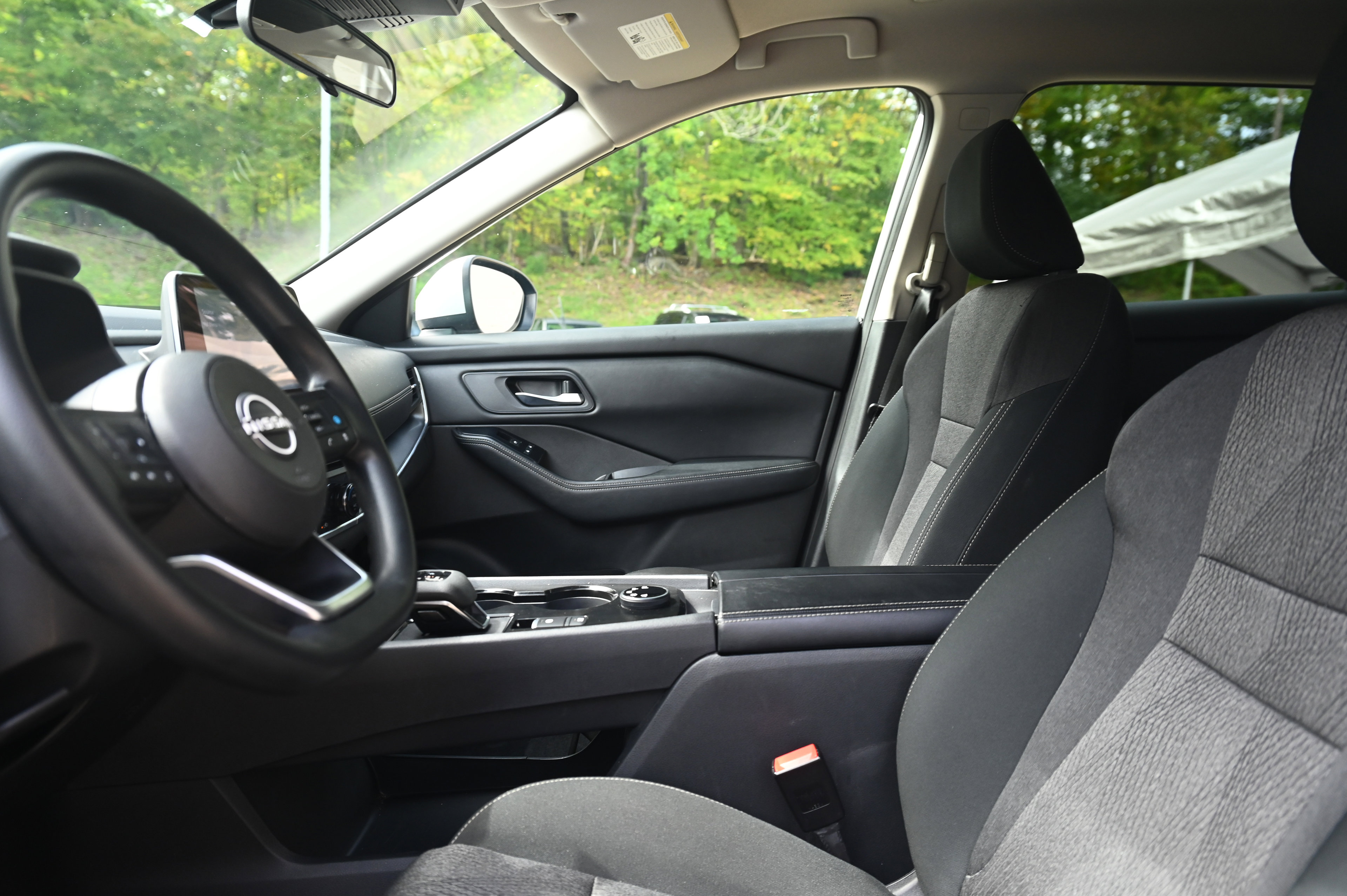 2024 Nissan Rogue SV photo 11