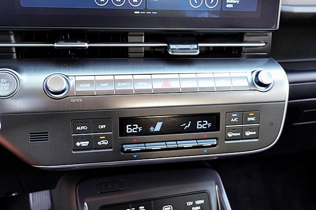 Used 2024 Blue Hyundai SE image 29