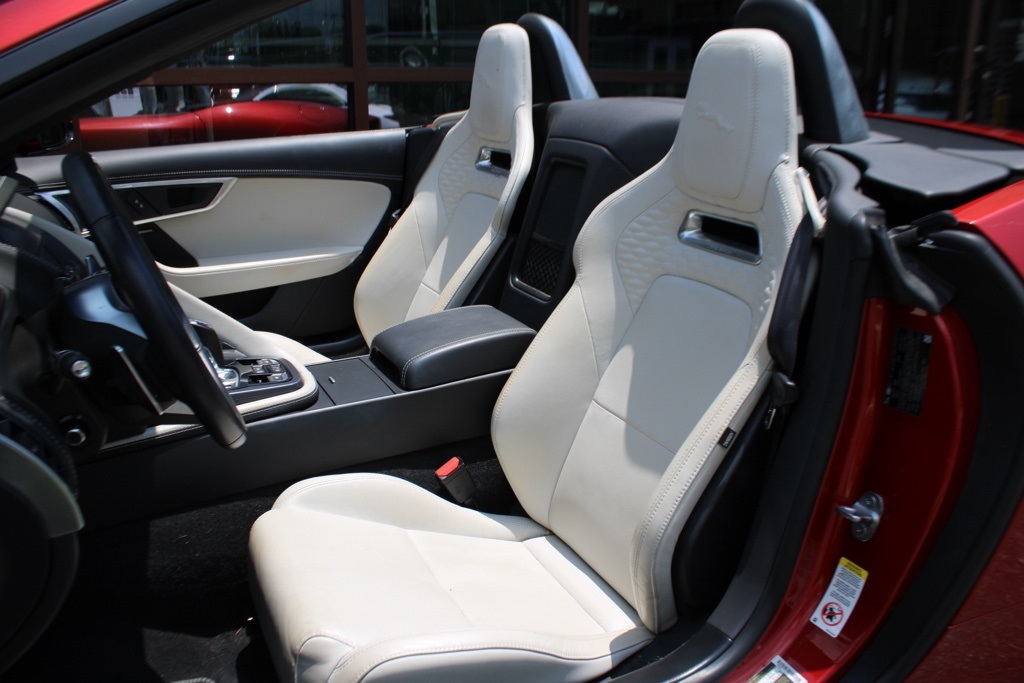 2022 Jaguar F-TYPE P450 R-Dynamic photo 5