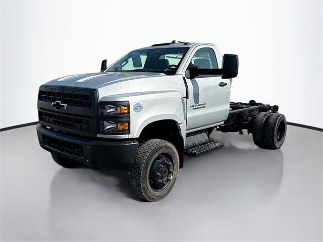 2024 Chevrolet Silverado 5500HD Work Truck photo 3