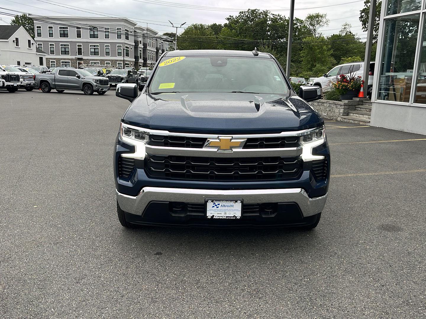 2022 Chevrolet Silverado photo 5