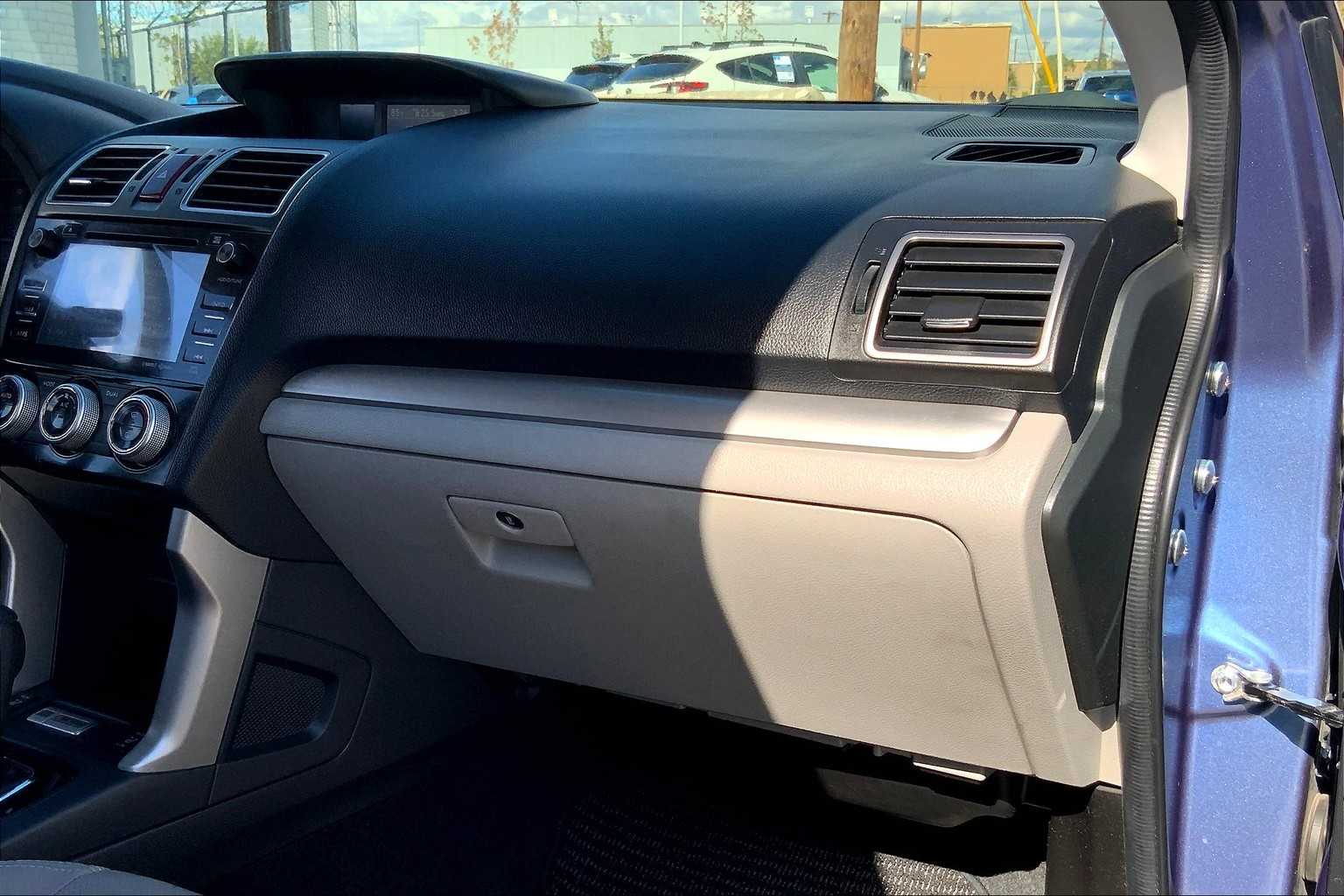 2016 Subaru Forester 2.5i Touring photo 17