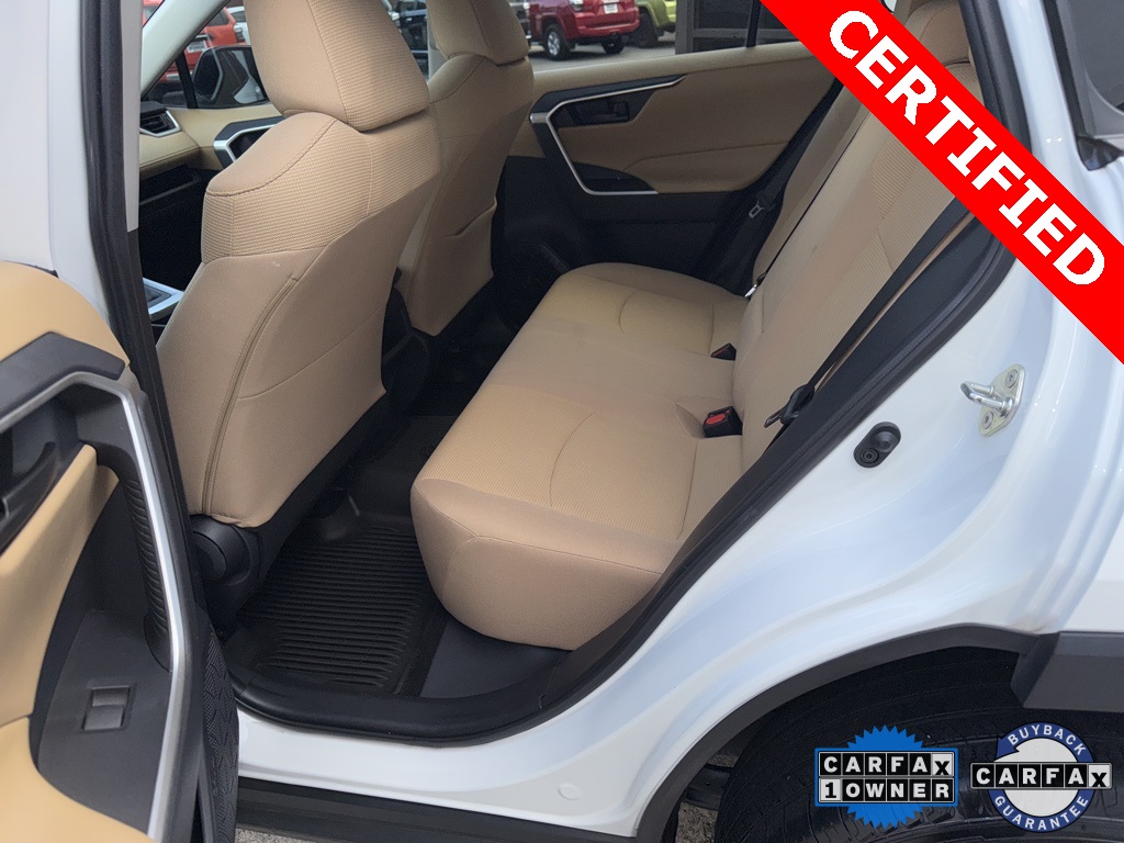 2019 Toyota RAV4 LE photo 7