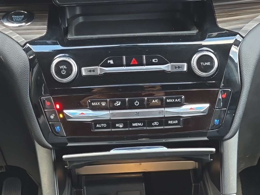 2022 Ford Explorer Limited photo 17