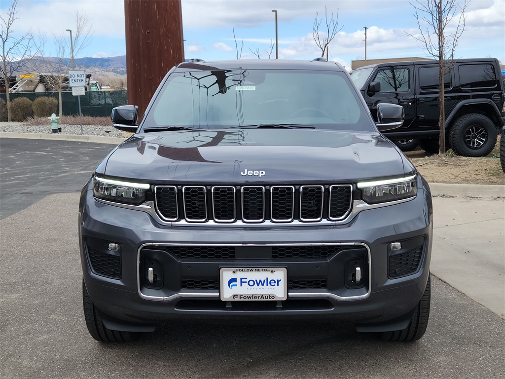 2025 Jeep Grand Cherokee Overland photo 2
