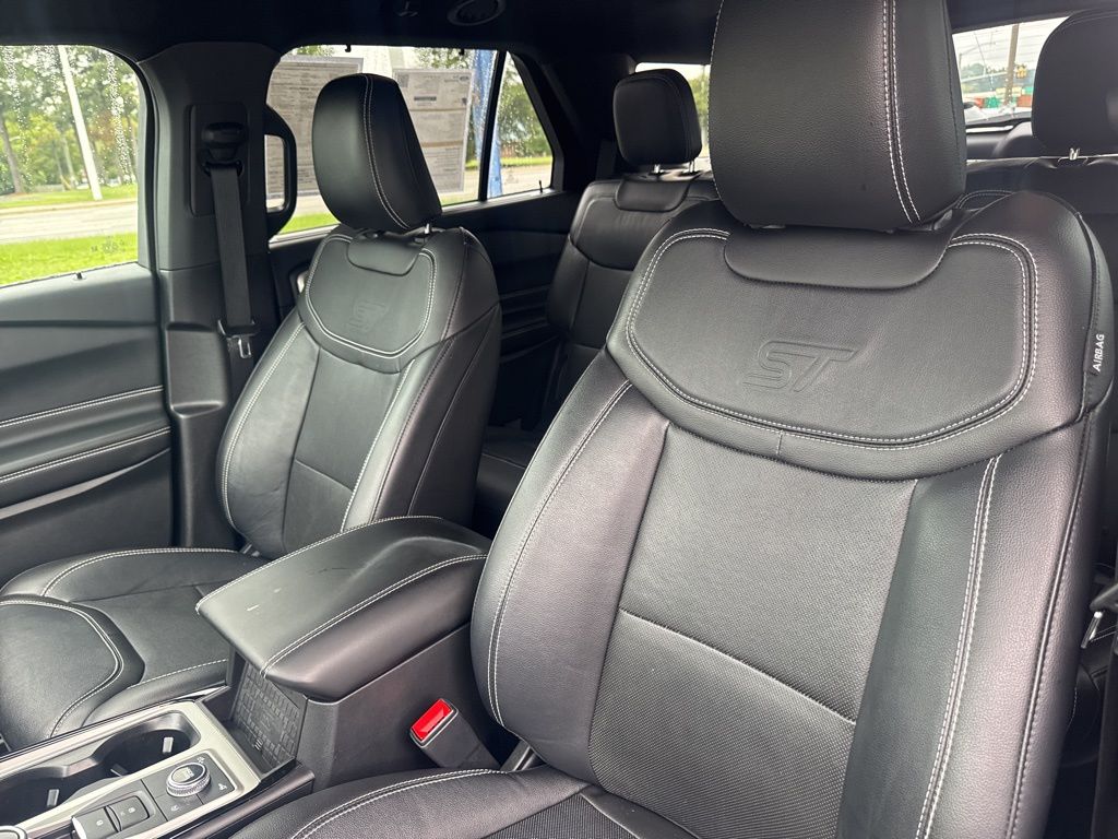 2023 Ford Explorer ST photo 25