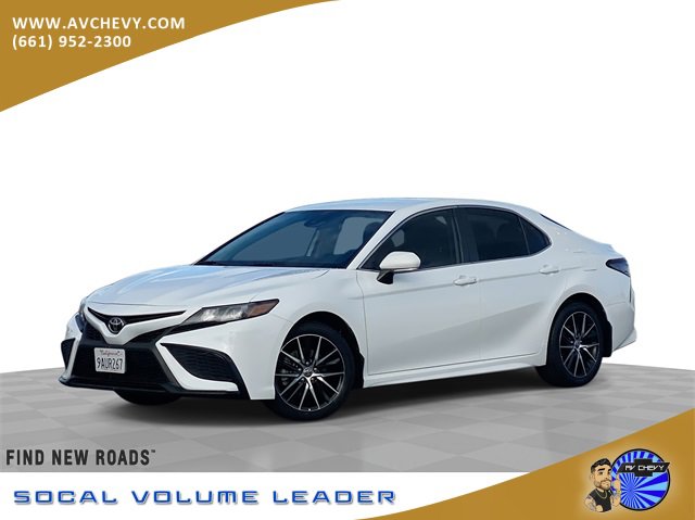 2022 Toyota Camry SE's photo