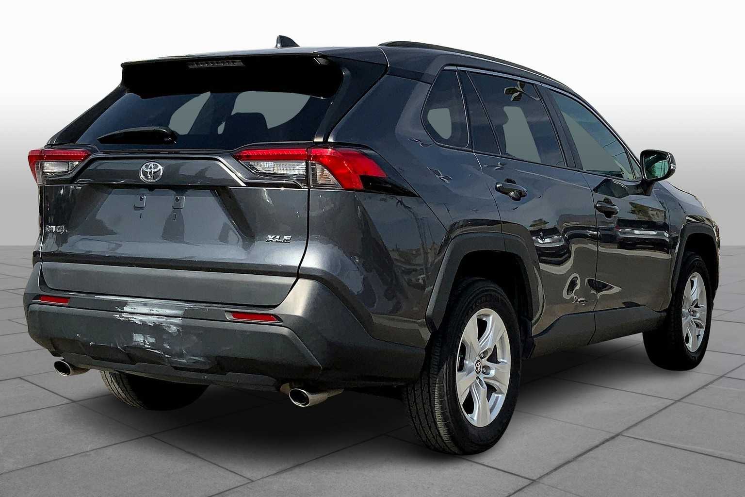 2021 Toyota RAV4 XLE photo 11