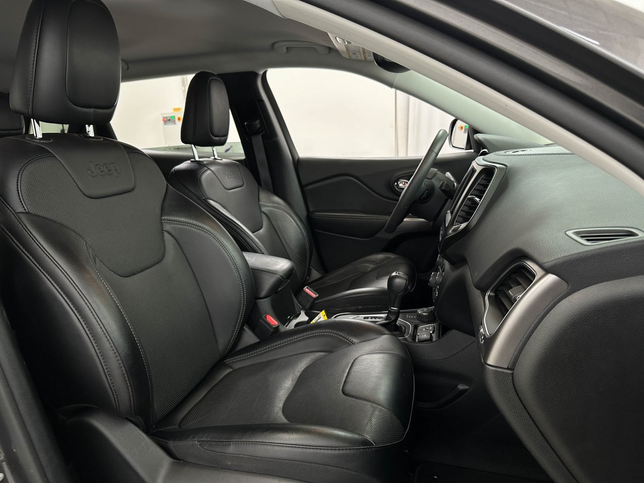 2022 Jeep Cherokee Latitude Lux photo 19