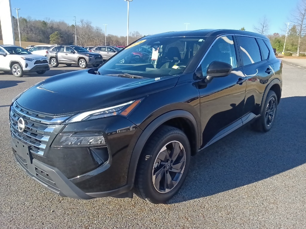 2024 Nissan Rogue SV photo 2