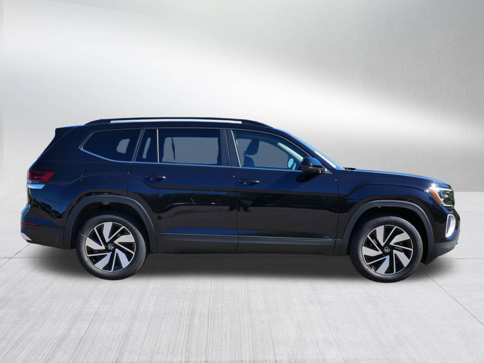 2026 Volkswagen Atlas SE Technology photo 2