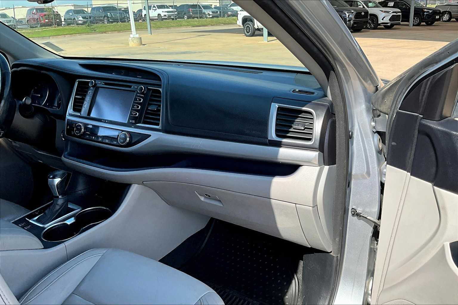 2015 Toyota Highlander XLE photo 16