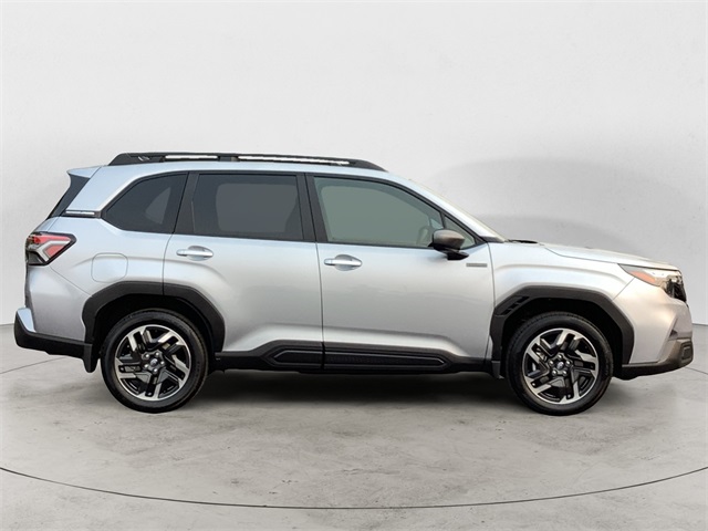 2025 Subaru Forester Premium photo 5
