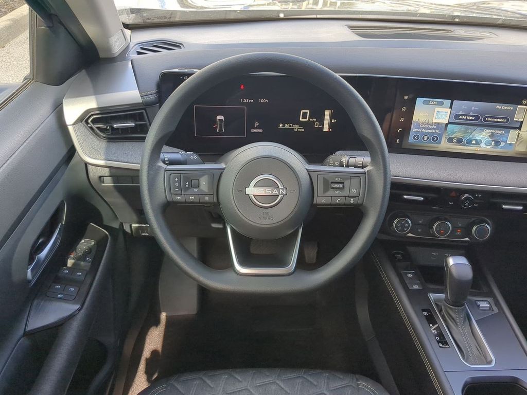 2025 Nissan Kicks SV photo 10