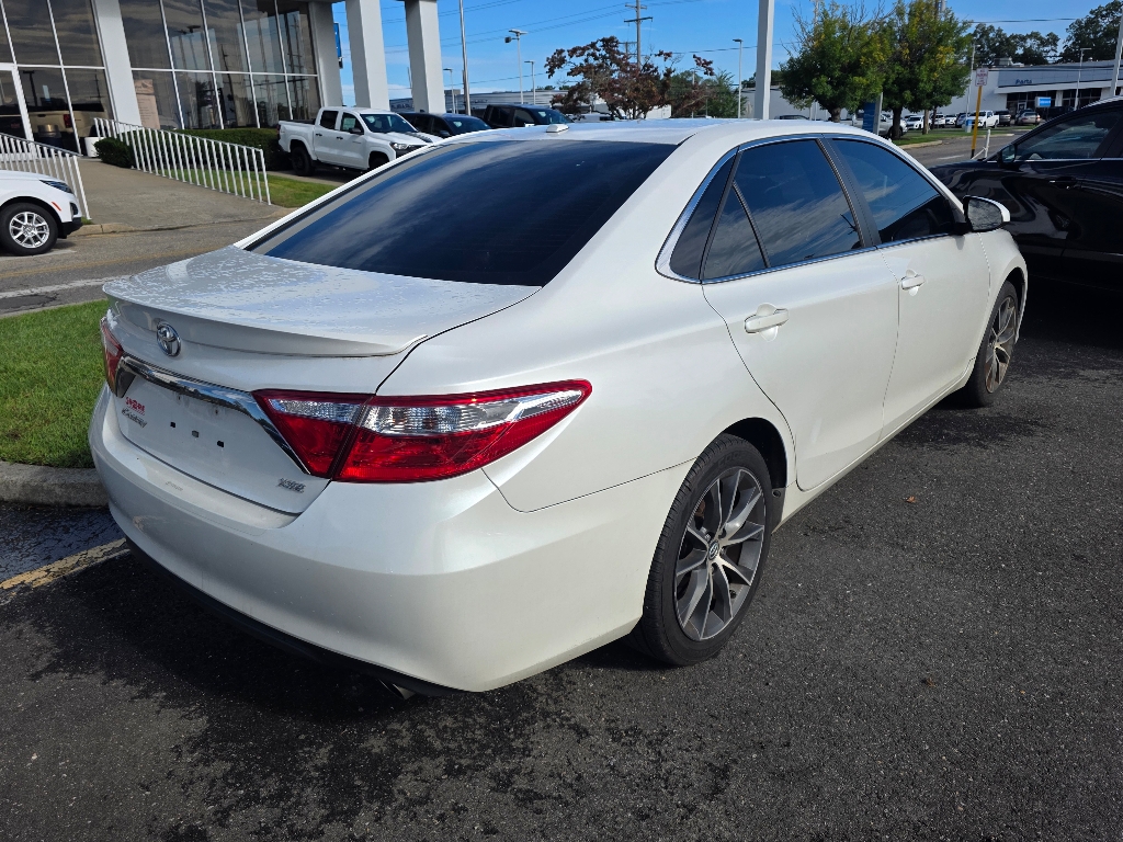 2017 Toyota Camry XSE photo 3