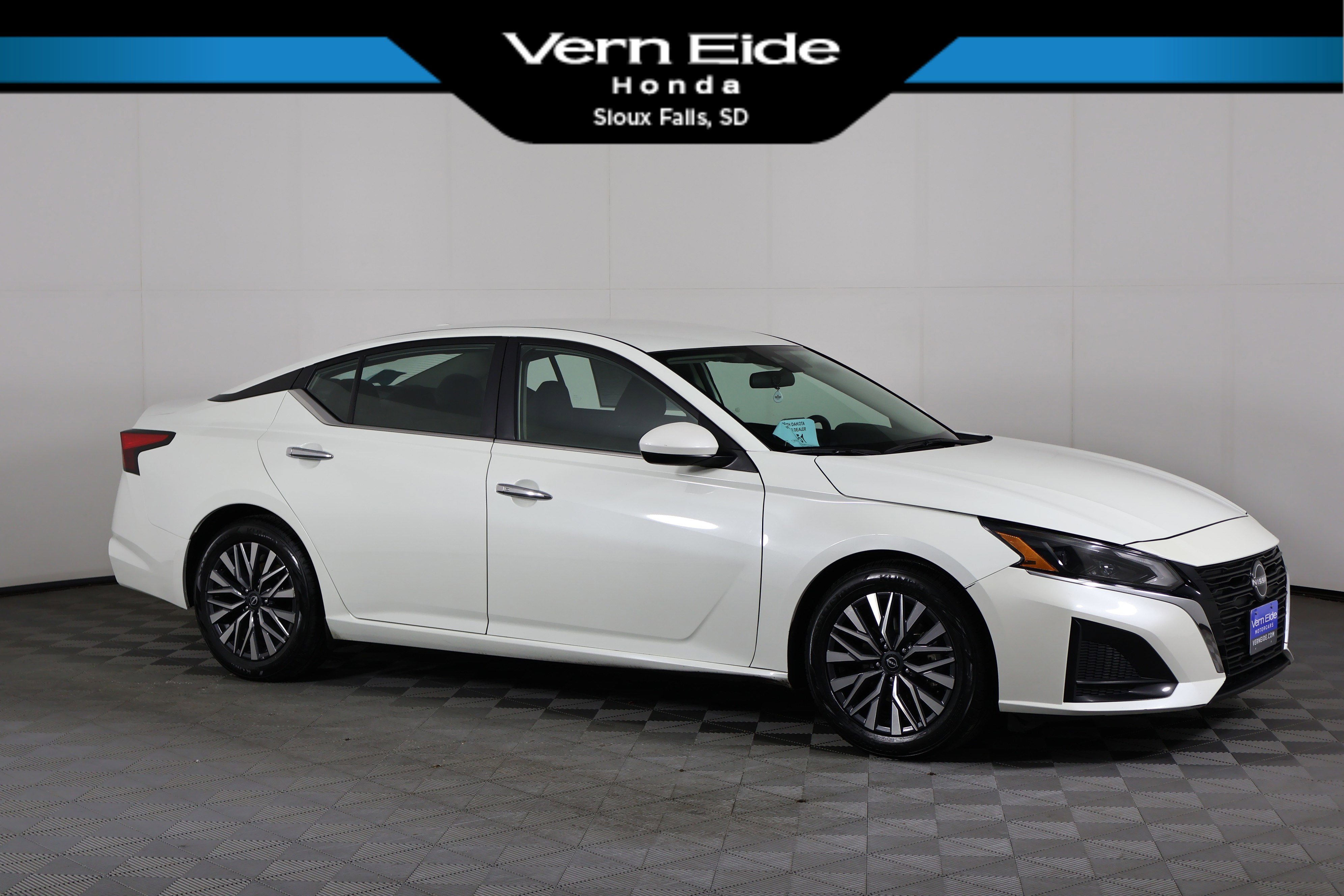 2023 Nissan Altima SV's photo