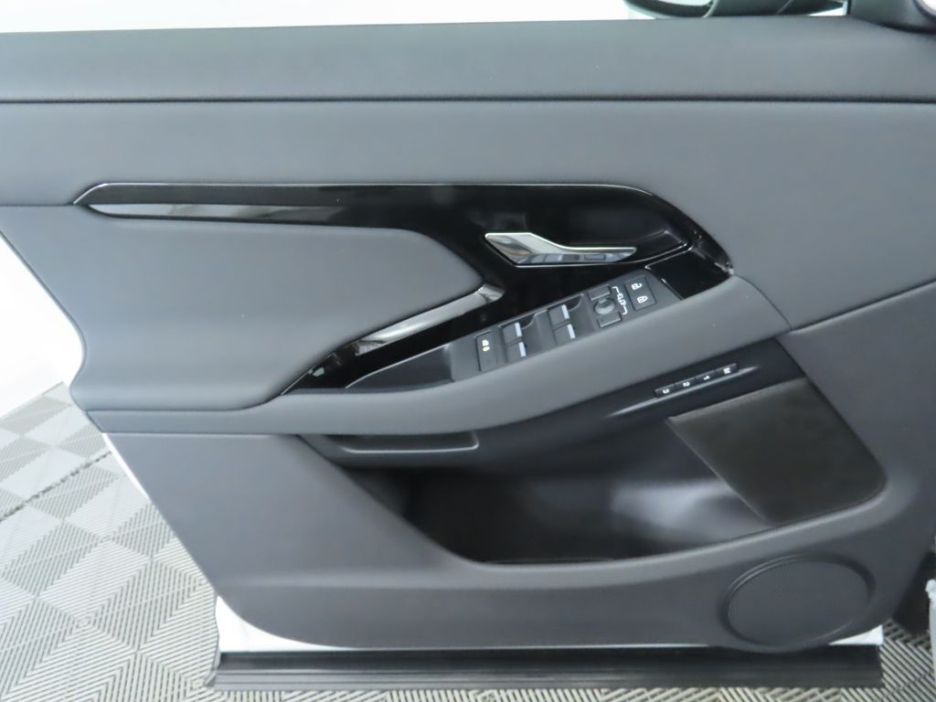 2025 Land Rover Range Rover Evoque S photo 23