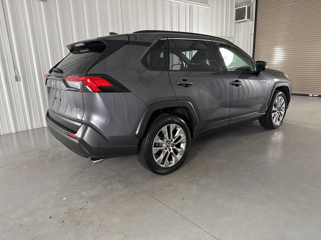 2019 Toyota RAV4 XLE Premium photo 4