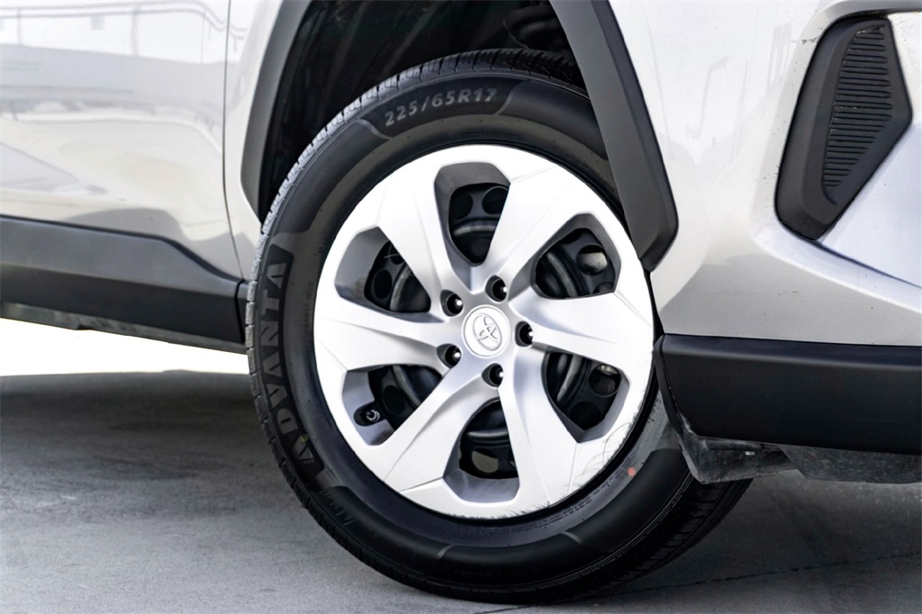 2024 Toyota RAV4 LE photo 2