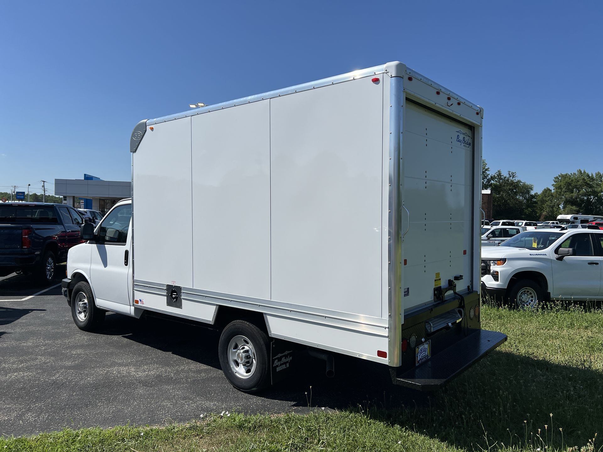 2025 Chevrolet Express Cutaway 3500 photo 3