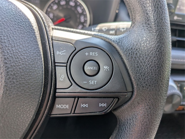 2021 Toyota RAV4 LE photo 12