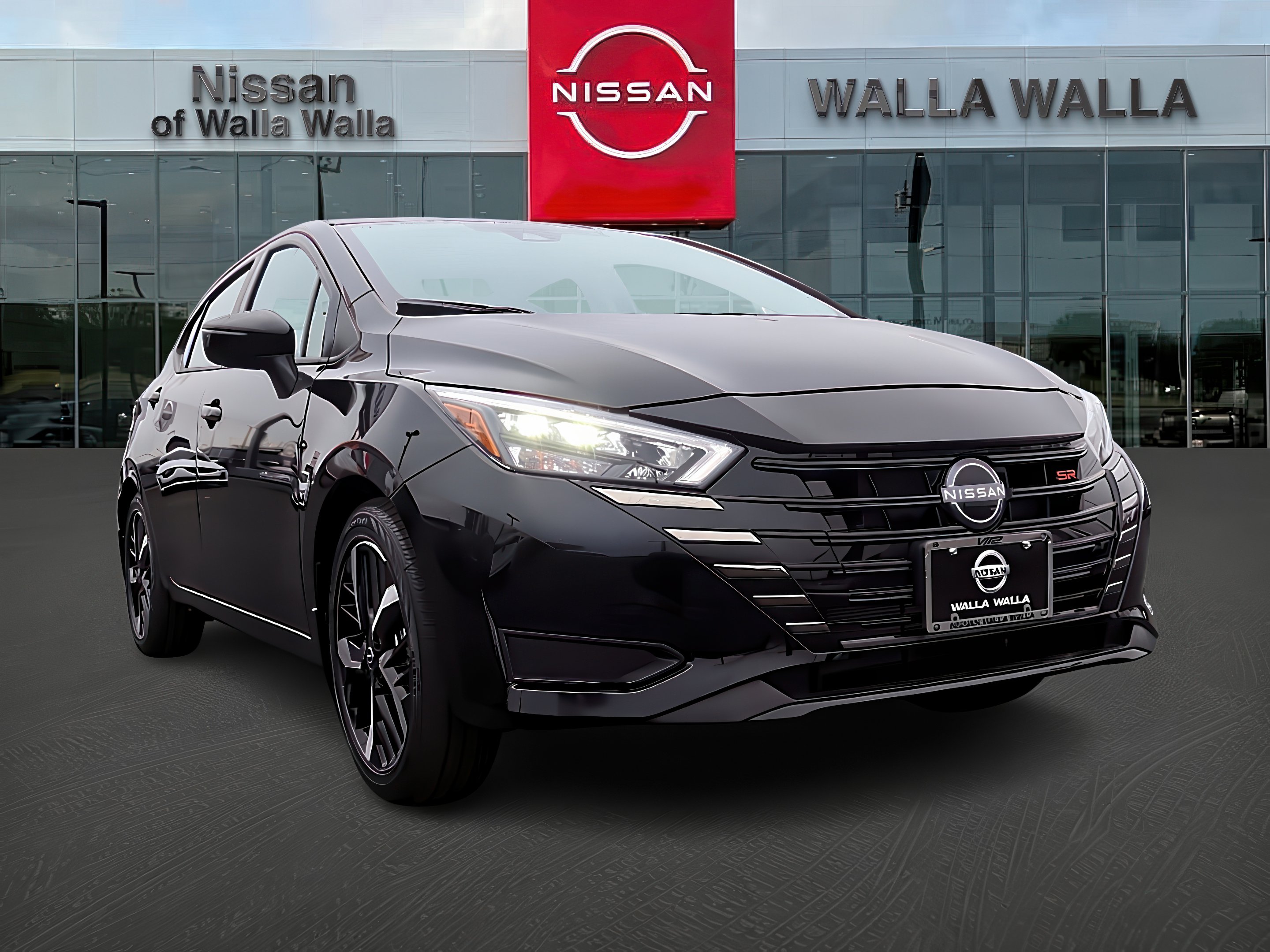 2025 Nissan Versa Sedan SR's photo