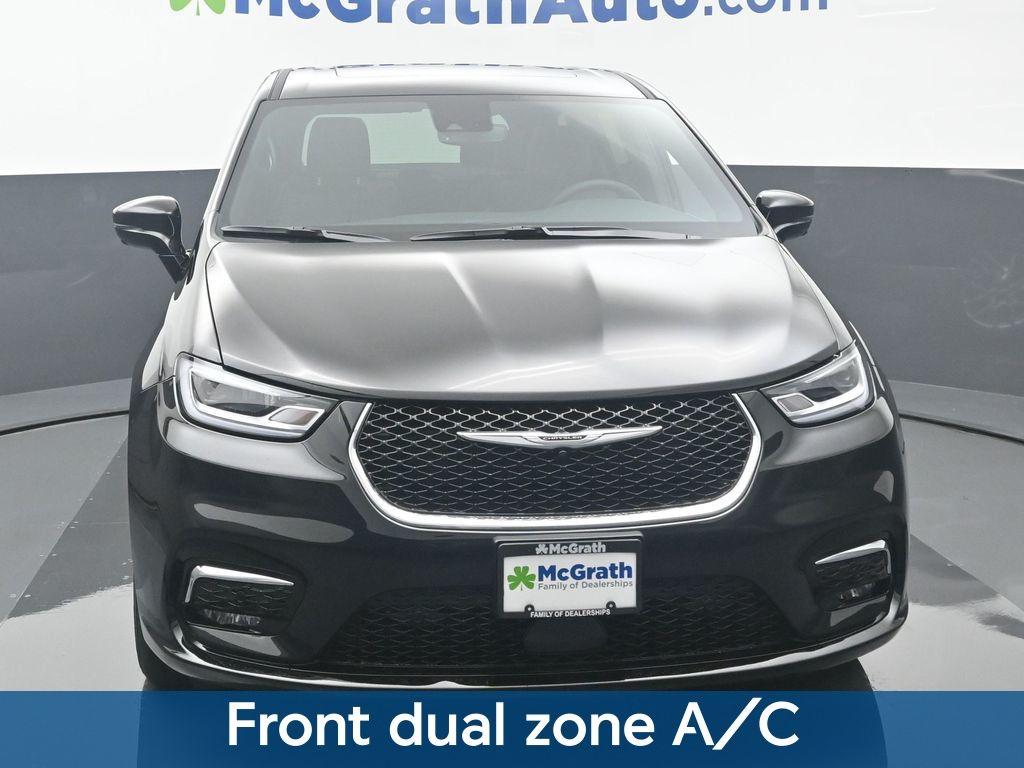 2025 Chrysler Pacifica photo 2